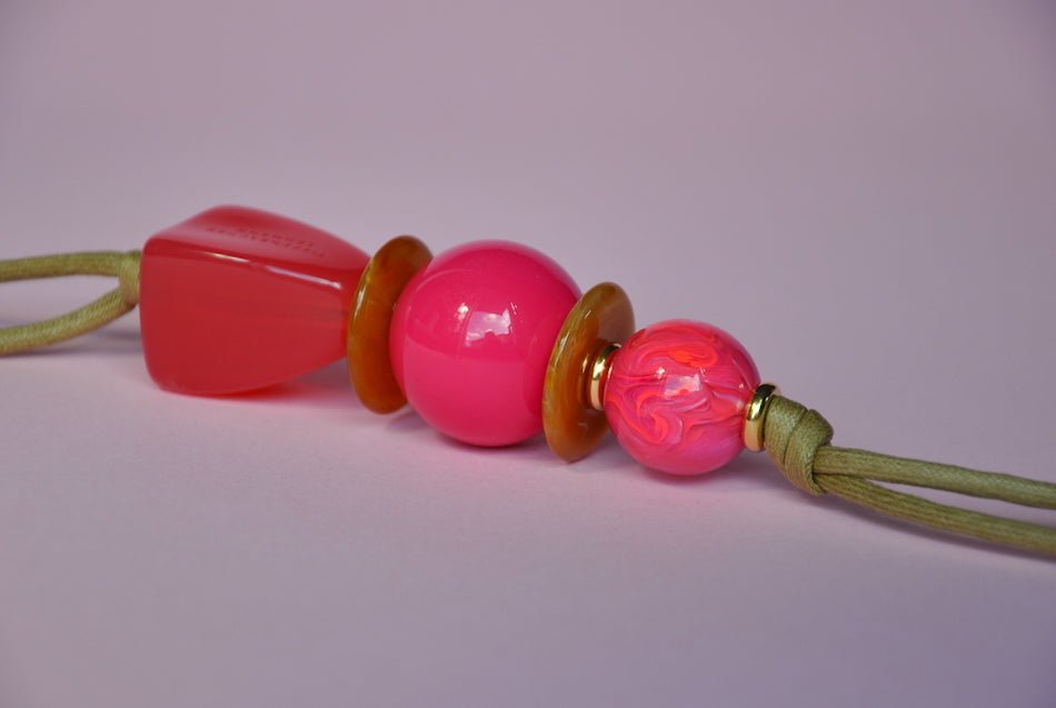 BAG CHARM - Venezia pink - close up - vibrant colour - TIEFENBACHER LEHMANN