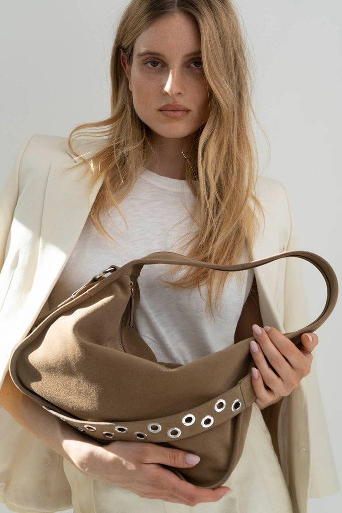 BAG STRAP - Berlin mocca mousse Niete - Italian suede leather with studs - TIEFENBACHER LEHMANN