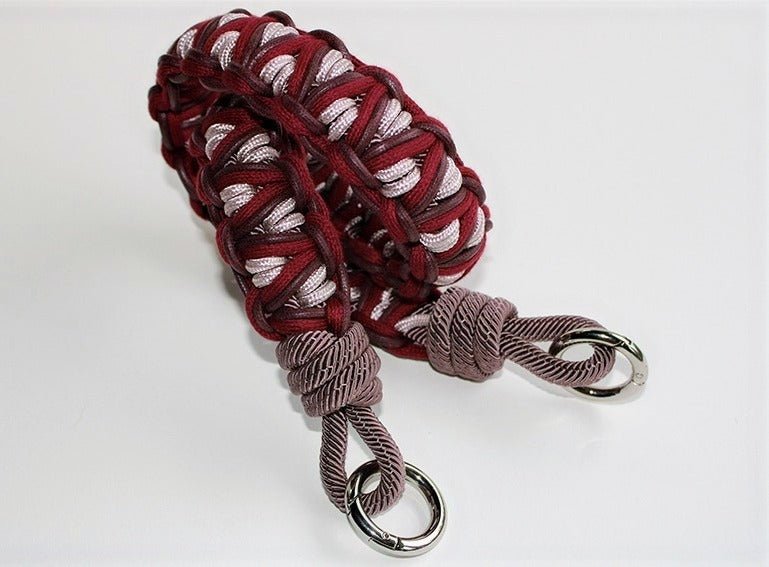 BAG STRAP - Chicago rosewood/burgundy short - close up - colourful bag strap with carabiner - TIEFENBACHER LEHMANN