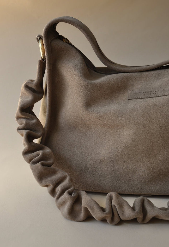 BAG STRAP - Scrunchie mocca mousse - close up - BRIOCHE BAG - TIEFENBACHER LEHMANN