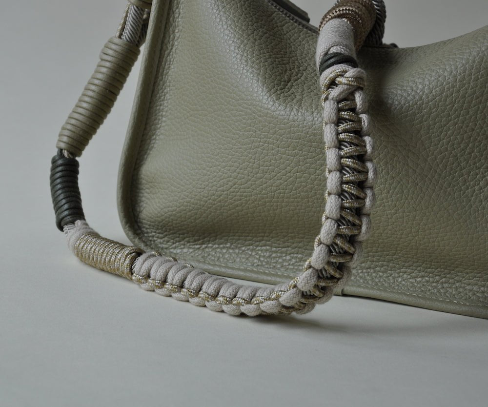 BAG STRAP - Barcelona fern flexi - BRIOCHE BAG maxi fern - close up - TIEFENBACHER LEHMANN