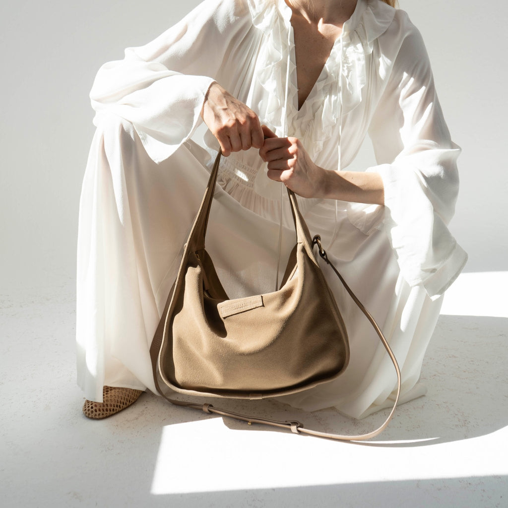 BRIOCHE BAG maxi mocca mousse - light gold - mood - TIEFENBACHER LEHMANN