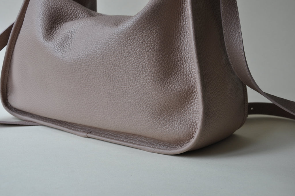 BRIOCHE BAG maxi poudre - silver - close up - TIEFENBACHER LEHMANN