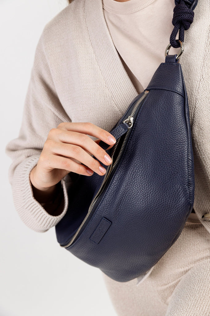 HIP BAG maxi midnight - light gold - TIEFENBACHER LEHMANN