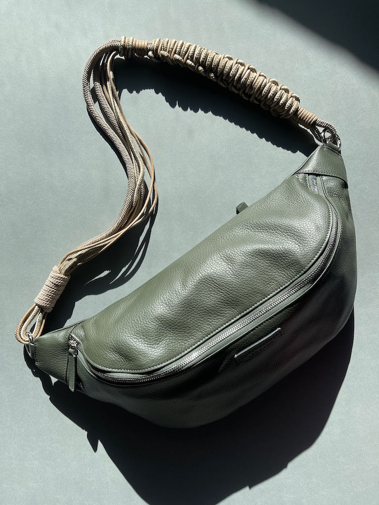HIP BAG maxi oliva - silver - TIEFENBACHER LEHMANN